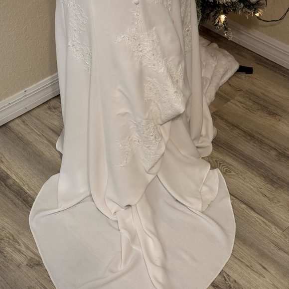 Blue By Enzoani Mermaid Style Ivory Wedding Dress - NEW Size 4 - Retails $4800 - Picture 13 of 16